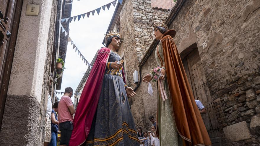 Moià llueix una concorreguda cercavila en la jornada central de Festa Major