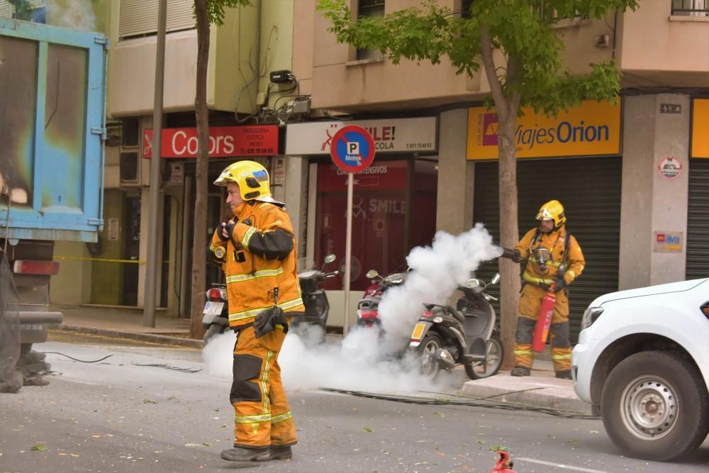 Müllwagen Palma Mallorca Feuer Stromkabel