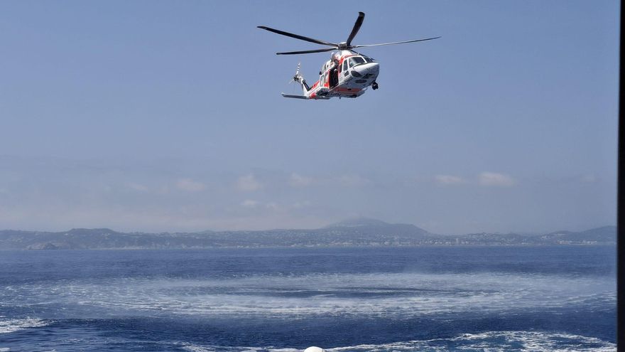Evacuado en helicóptero un pasajero de 88 años de un ferri que iba a València