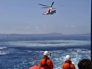 Evacuado en helicóptero un pasajero de 88 años de un ferri que iba a València