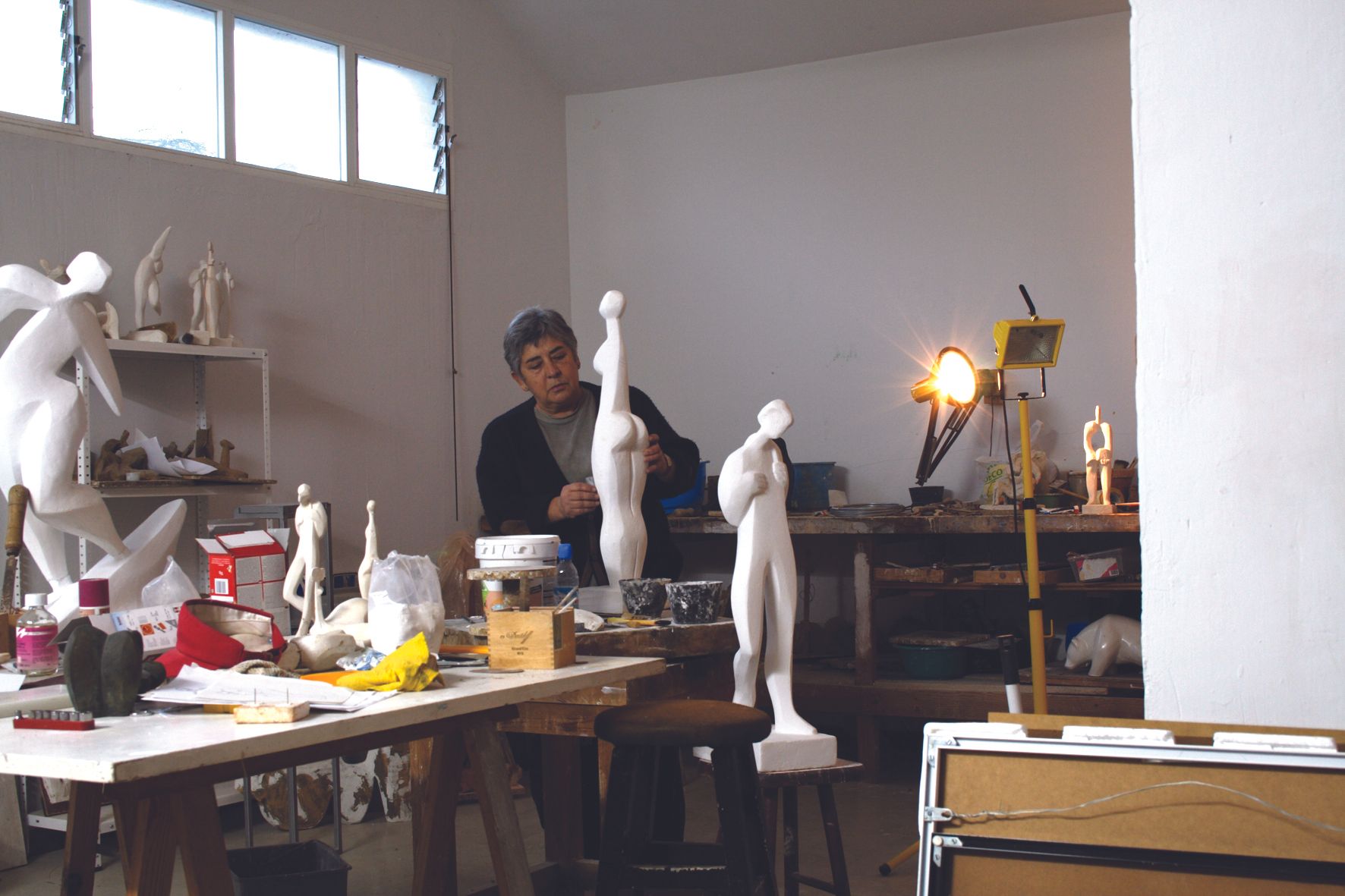 La artista, en su taller, en 2007