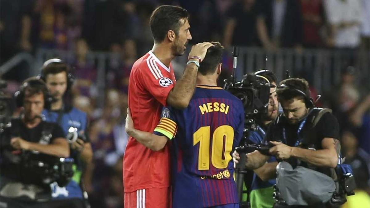 Buffon, junto a Messi, en el Juventus - Barça (3-0) del pasado 12 de septiembre en el Camp Nou. El argentino superó por partida doble al meta de la Vecchia Signora