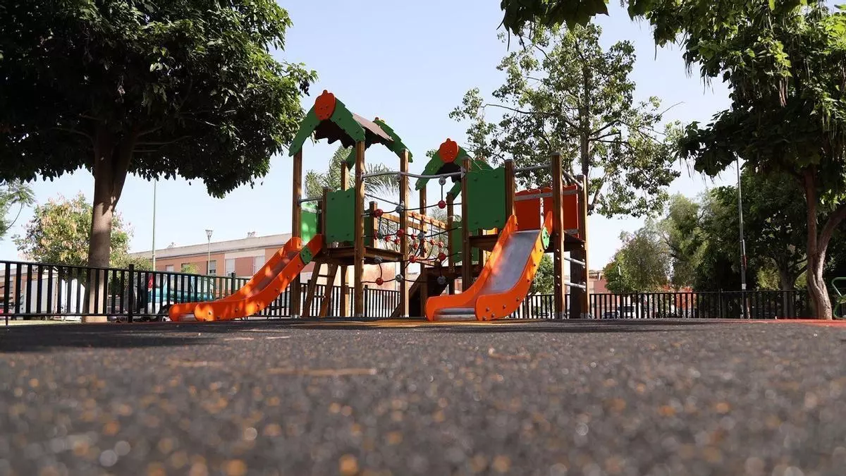 Más juegos infantiles en Málaga: el Ayuntamiento impulsa la renovación integral y la instalación de elementos en la plaza Avicena