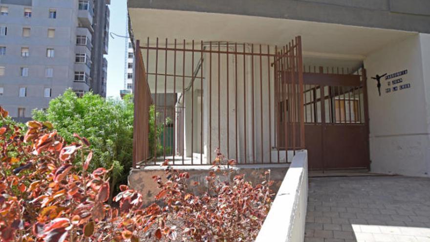 Acceso a la iglesia de San Juan de la Cruz de Miramar.