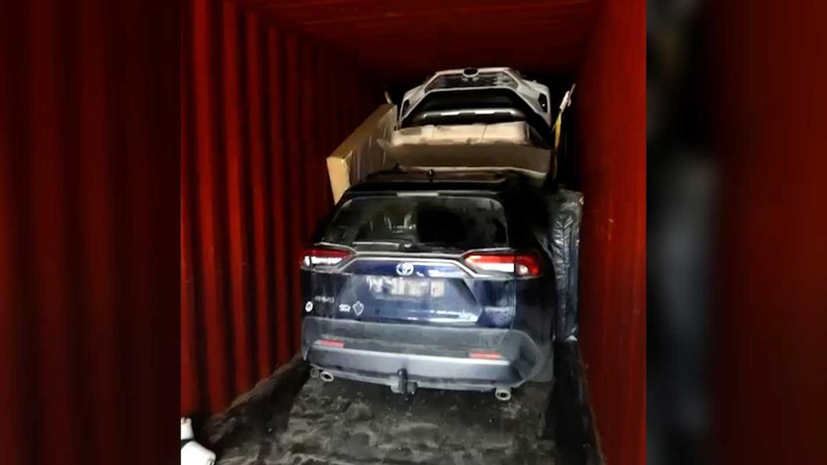 Dos dels vehicles recuperats.