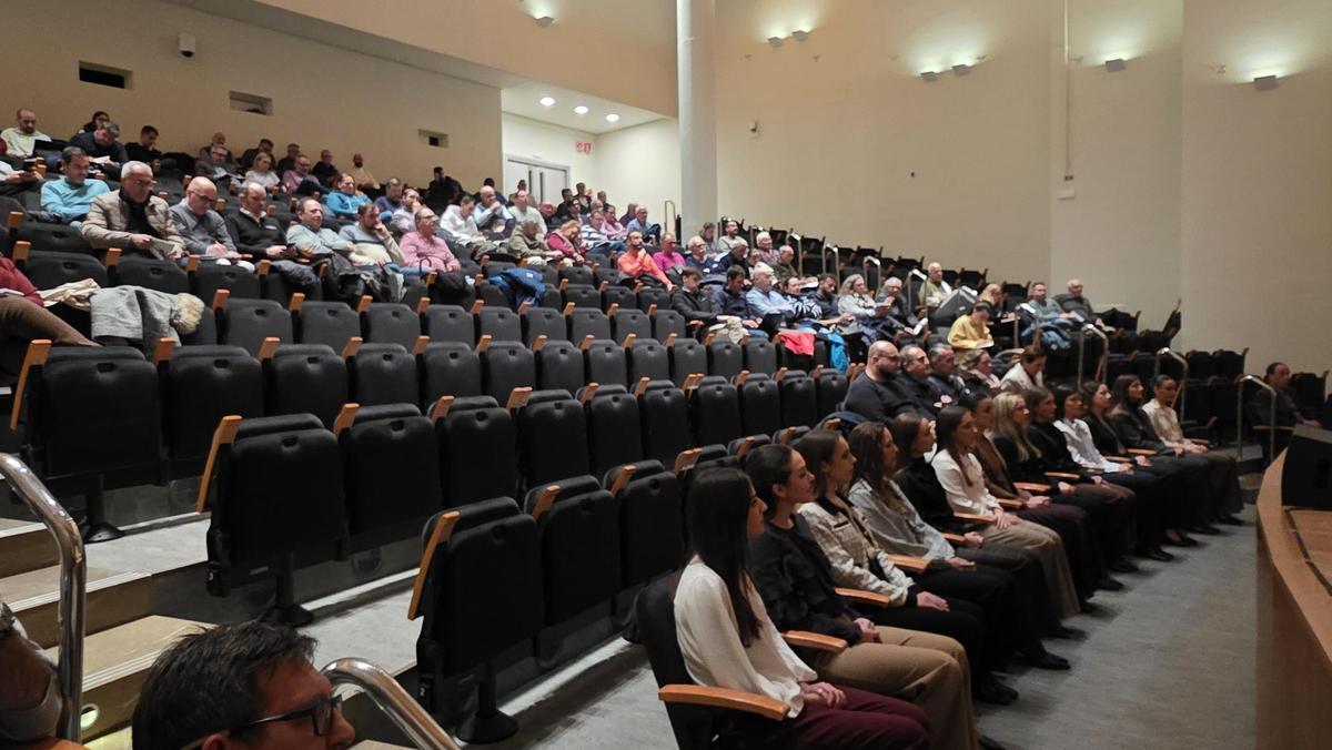 Asientos vacíos en la asamblea de presidentes