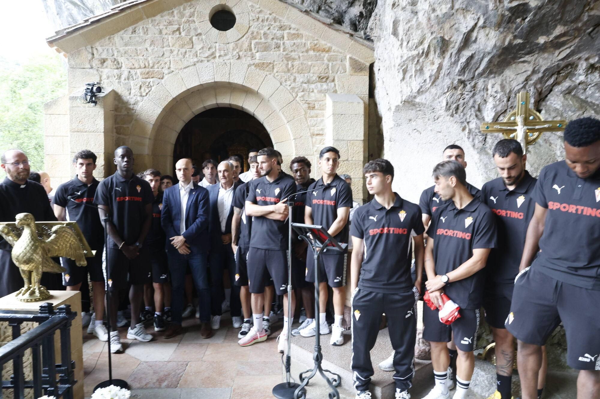 EN IMÁGENES: Visita del Sporting a La Santina en Covadonga