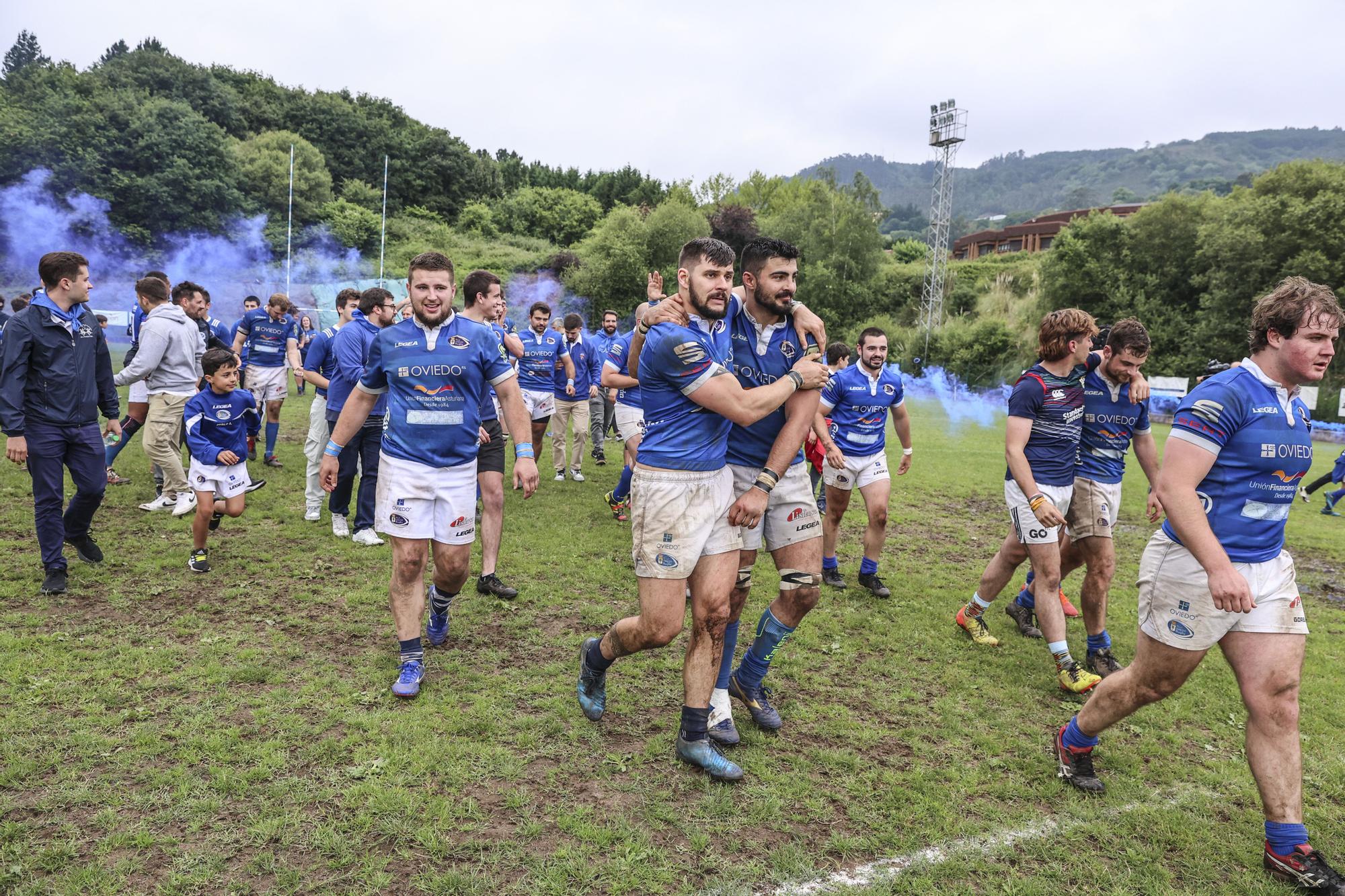 Fiesta del Real Oviedo Rugby tras ascender a División de Honor B