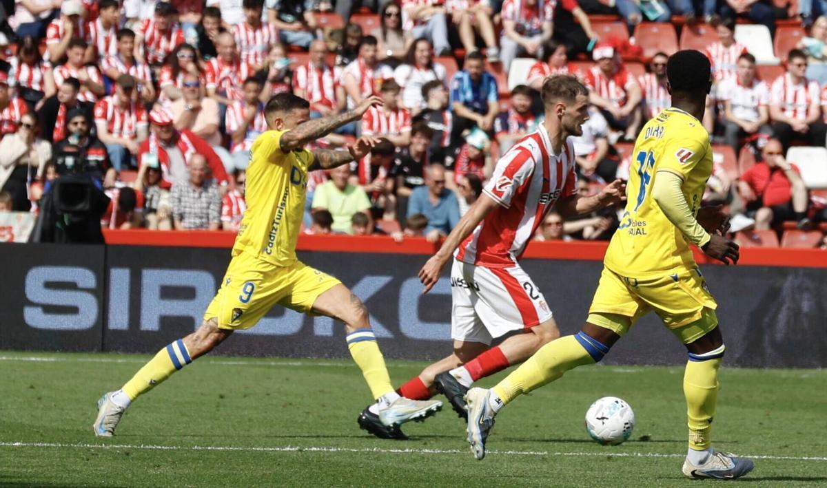 EN IMÁGENES: Victoria del Sporting frente al Cádiz en El Molinón
