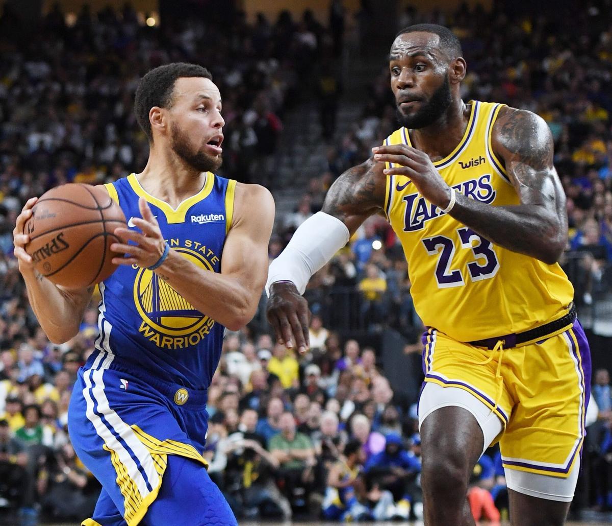 LAS VEGAS, NEVADA - OCTOBER 10: Stephen Curry #30 of the Golden State Warriors drives against LeBron James #23 of the Los Angeles Lakers during their preseason game at T-Mobile Arena on October 10, 2018 in Las Vegas, Nevada. The Lakers defeated the Warriors 123-113. NOTE TO USER: User expressly acknowledges and agrees that, by downloading and or using this photograph, User is consenting to the terms and conditions of the Getty Images License Agreement. Ethan Miller/Getty Images/AFP== FOR NEWSPAPERS, INTERNET, TELCOS & TELEVISION USE ONLY ==
