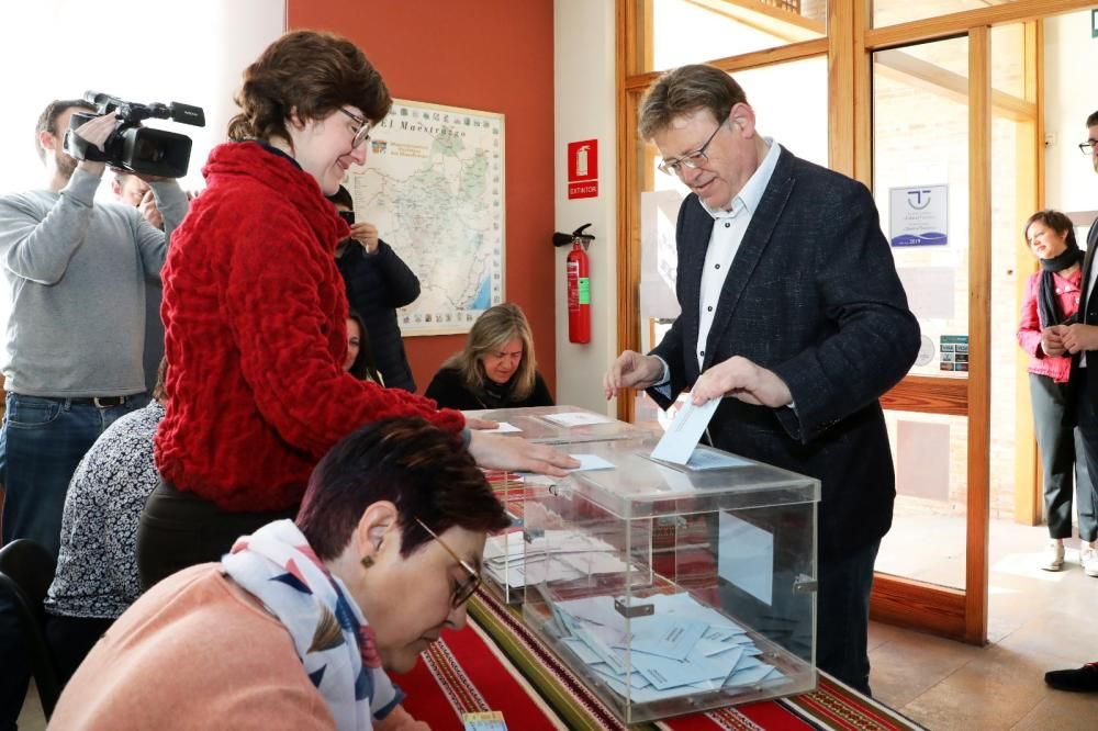 Votan los principales protagonistas de las elecciones municipales en Alicante.