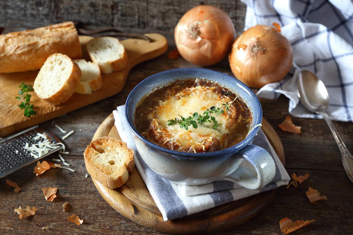 Sopa de cebolla.