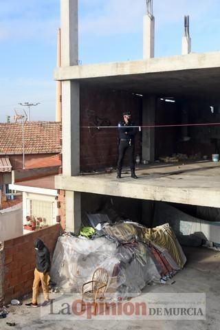 Tensión en San Pío X durante el desalojo de okupas en un edificio abandonado