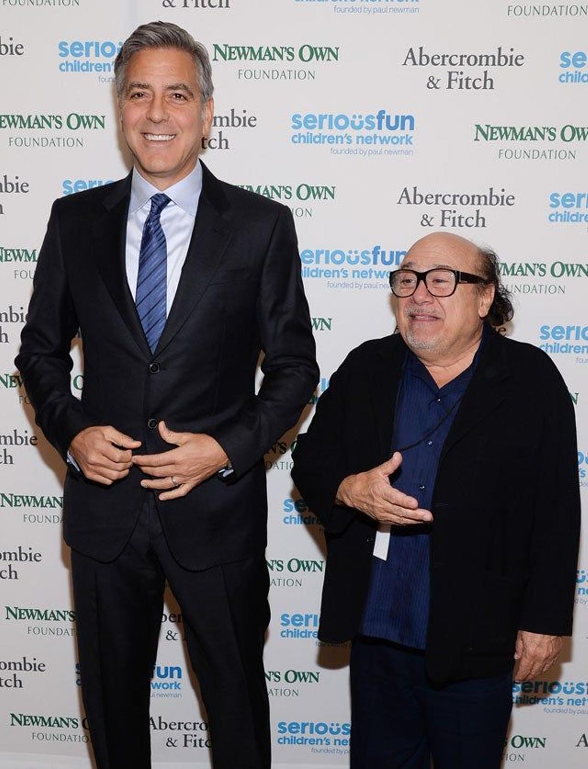 George Clooney y Danny DeVito en la SeriousFun Children's Network Gala de Nueva York