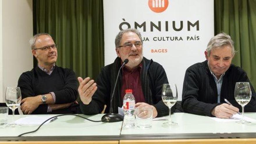 Josep Lluch, Isidre Grau i Pep Albanell, d&#039;esquerra a dreta, dimecres al vespre al Casino