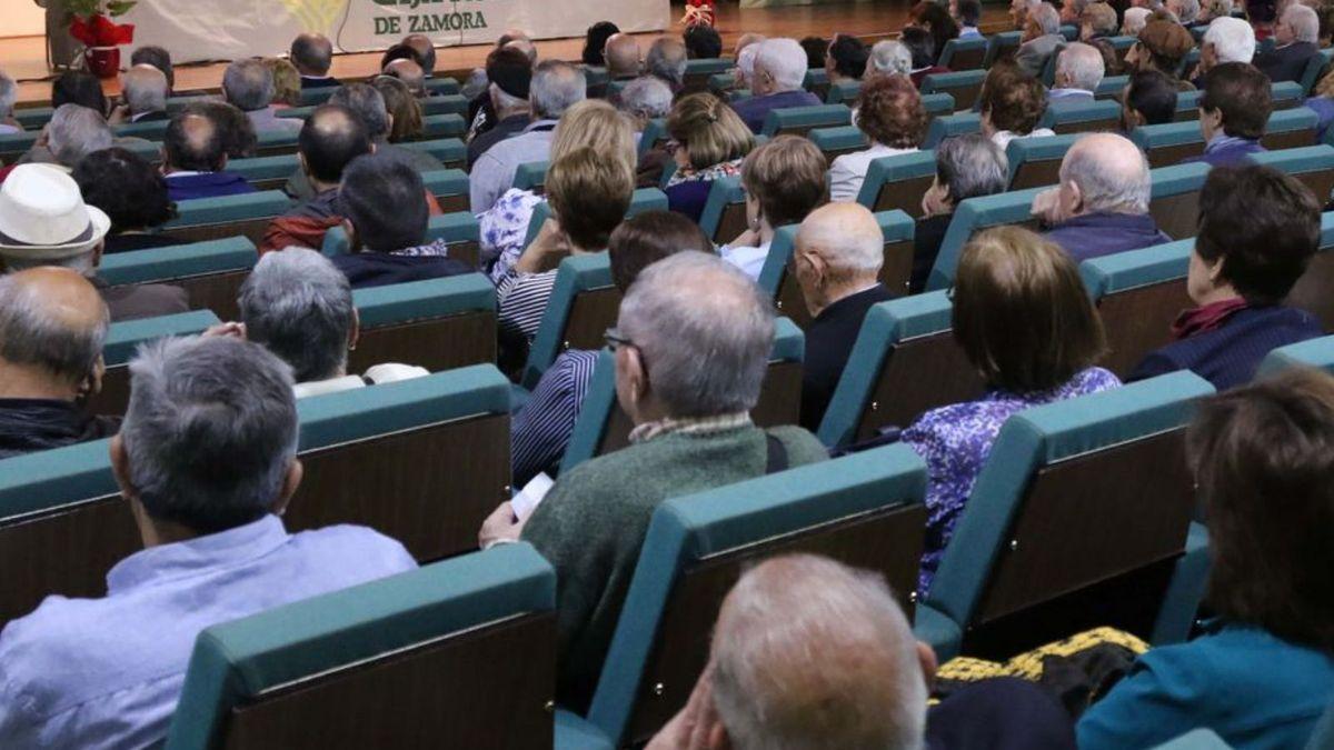 Una junta preparatoria de Caja Rural de Zamora.