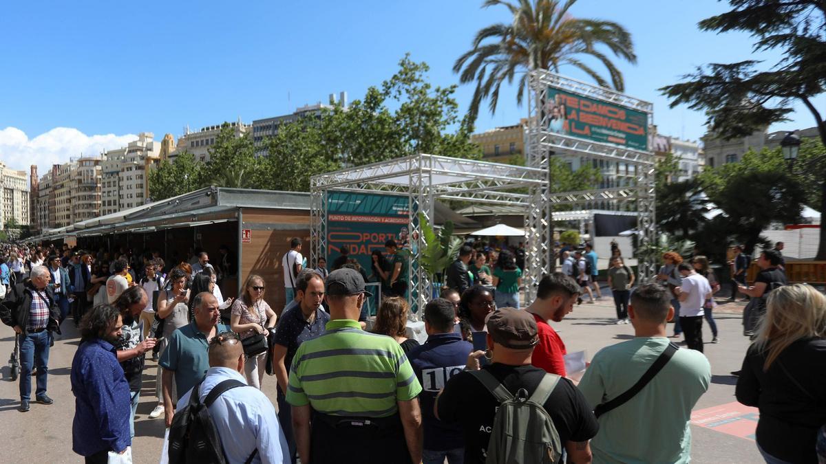 La Feria de Empleo se desarrolló en 2024 en la plaza del Ayuntamiento.