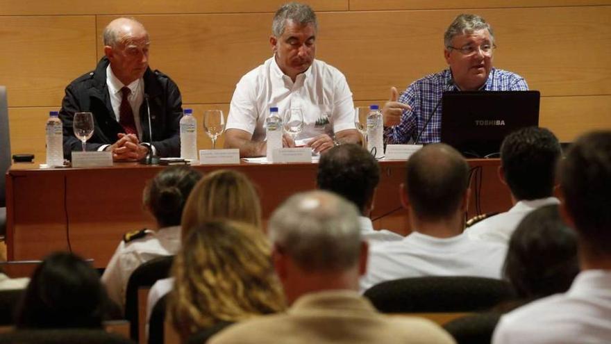 Román Antonio Álvarez (derecha) y José Ramón García (izquierda), en una charla.