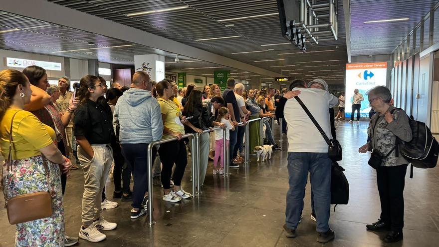 Ambiente en el aeropuerto de Gran Canaria tras el cierre por un dron