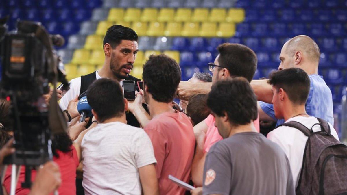 Ayón atendió hoy a los medios de comunicación en el Palau