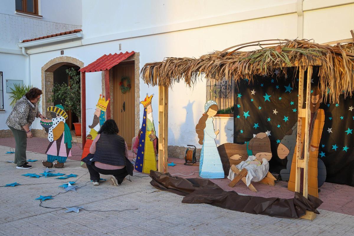 Nacimiento que se está construyendo en la plaza del Comercio, Sagrajas.