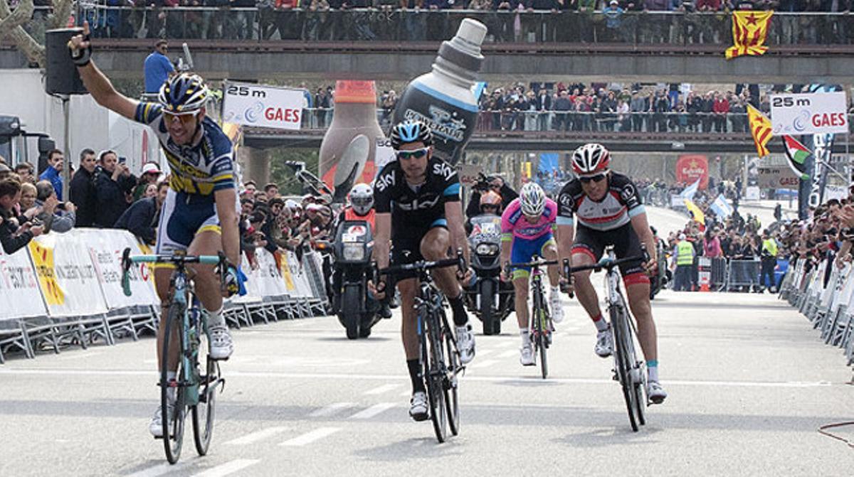 Esprint final de la Volta, en què s’ha imposat Thomas de Gendt.