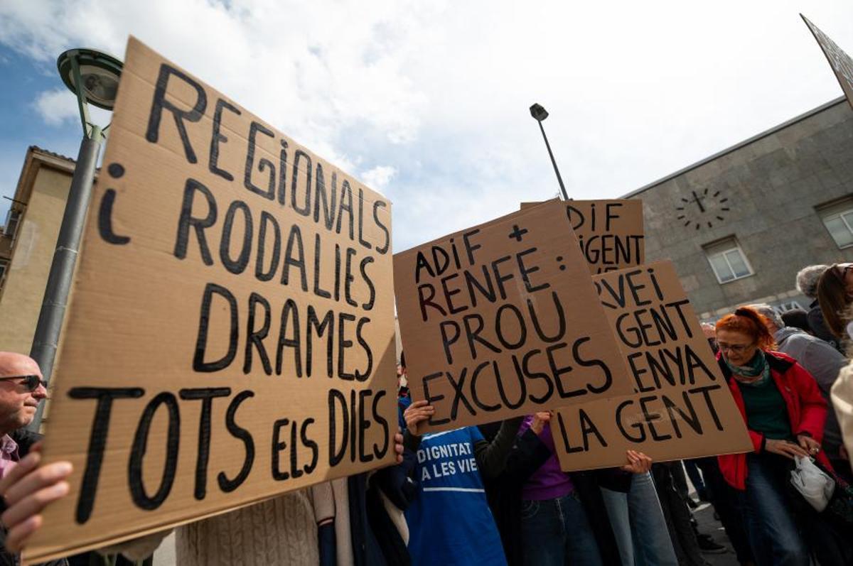 Manifestación en Tarragona, en marzo de 2025, por un servicio ferroviario de calidad.