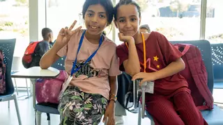 Del desierto al mar: 28 niños saharauis llegan a Mallorca para vivir un "verano en paz"