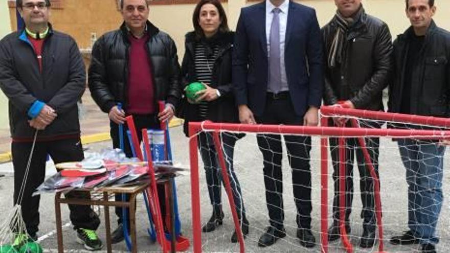 Cullera renueva el material deportivo de los colegios