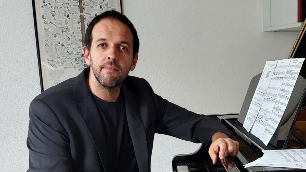 Yónatan Sánchez-Santianes, compositor y profesor. | | LP/DLP
