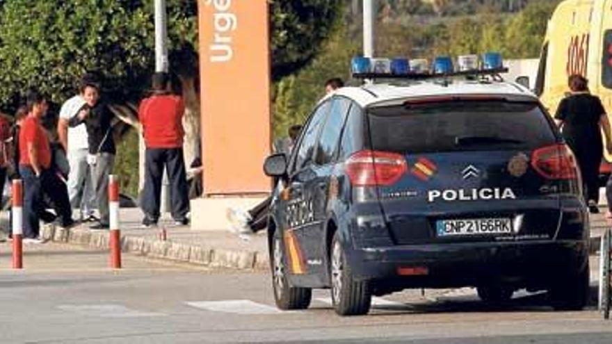 La Policía Nacional acudió al hospital de Son Llàtzer por el gran alboroto que formó el clan.