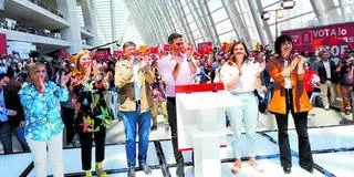 Sánchez y Puig enarbolan la sanidad para movilizar a sus bases