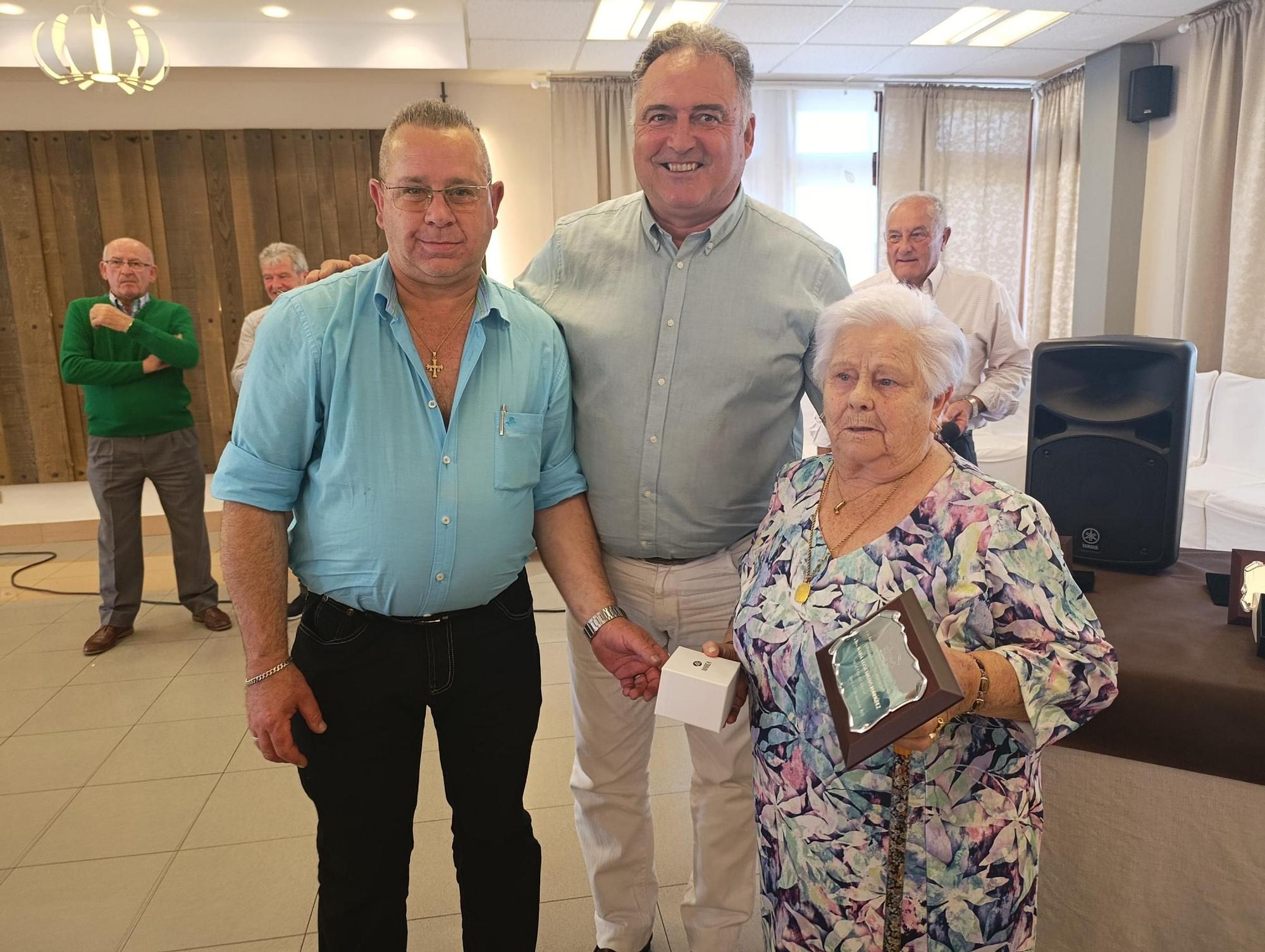 "El Nozalín" homenajea a sus mayores