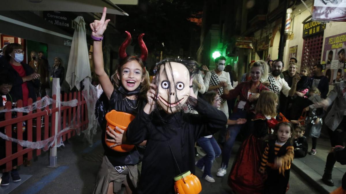 Alicante sale a la calle para celebrar Halloween