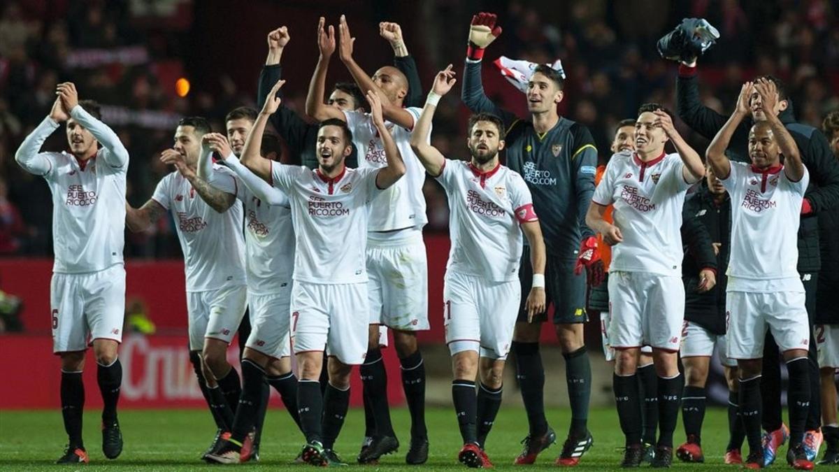 rpaniagua36889845 sevilla s players celebrate their 2 1 victory at the end of 170116215223