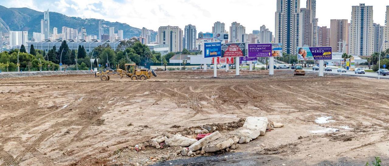 La parcela del nuevo aparcamiento en el Salt de l’Aigua de Benidorm. | DAVID REVENGA