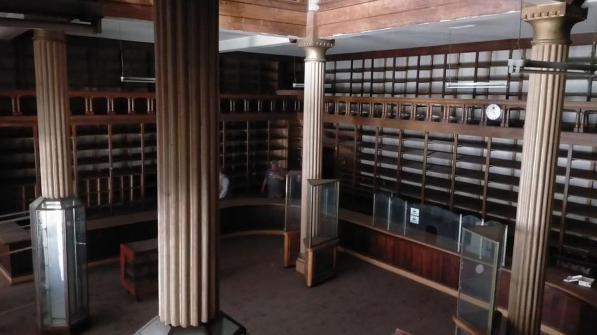 Interior del antiguo edificio de los almacenes Recaredo Romero, que será rehabilitado para acoger el museo. |   // FDV