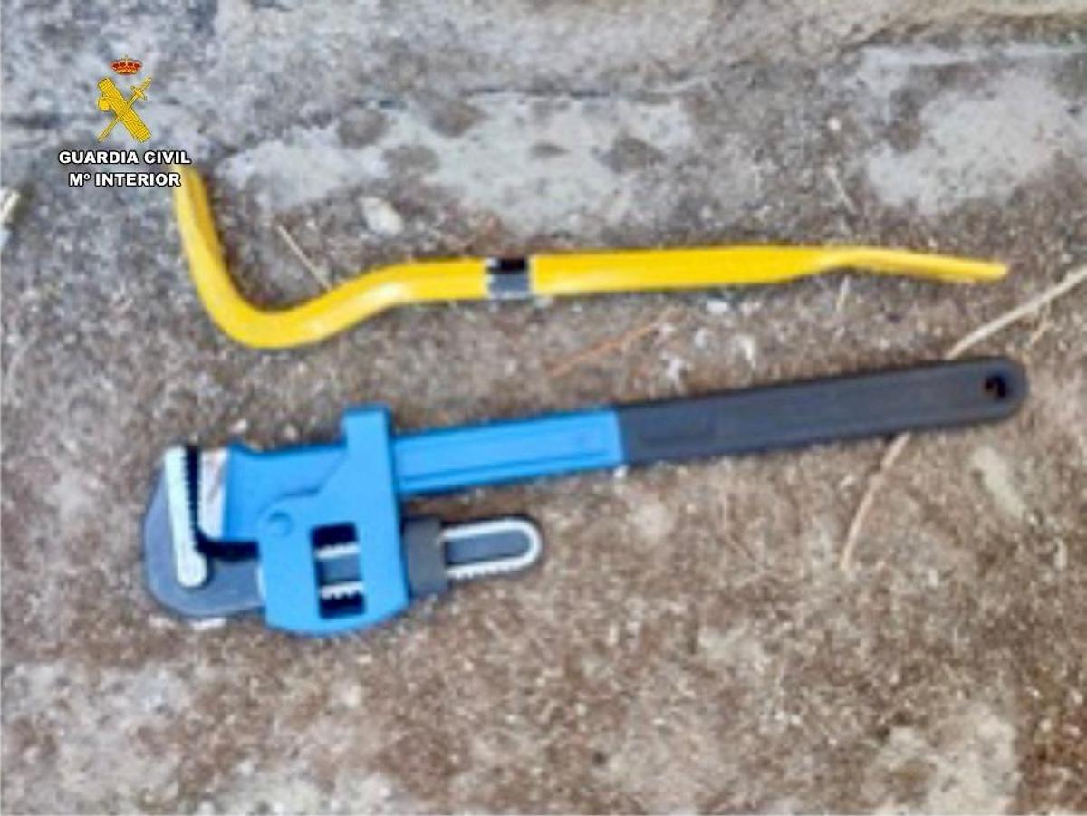 Herramientas para forzar cerraduras.