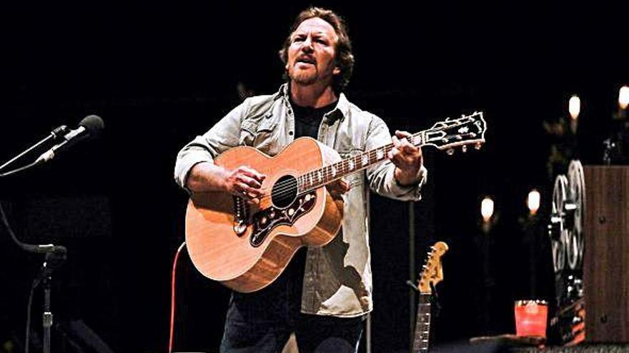 Eddie Vedder, durante su concierto del sábado en Madrid.