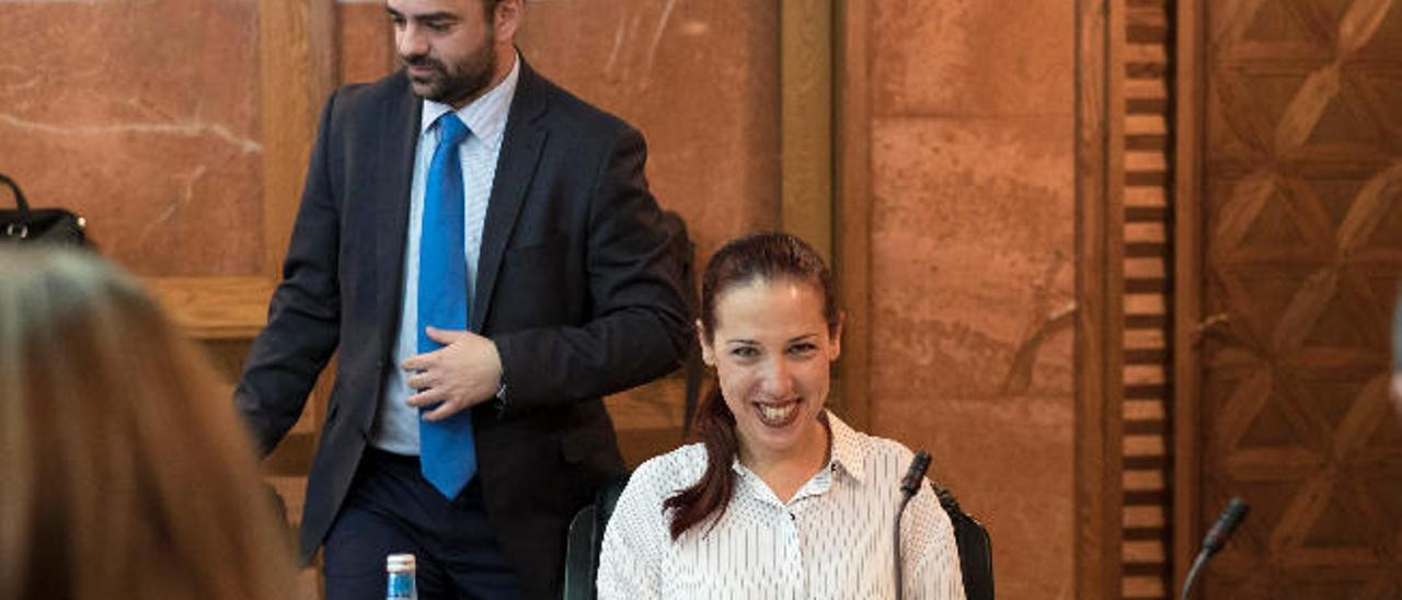 La vicepresidenta de Canarias y responsable de Servicios Sociales, Patricia Hernández, con el consejero Aarón Afonso, en el Consejo de Gobierno de ayer.