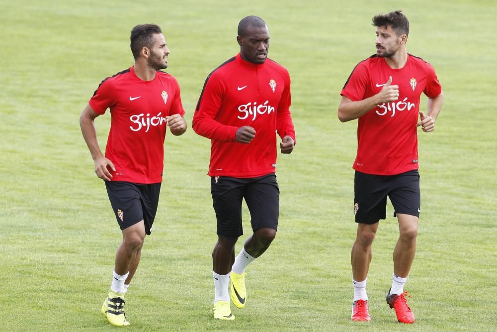 Entrenamiento del Sporting tras la derrota frente al Barcelona