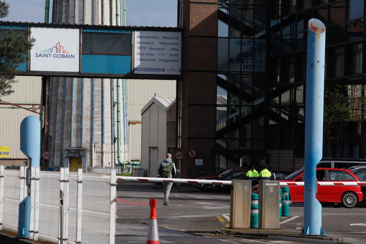 Acceso a las instalaciones de Saint-Gobain.