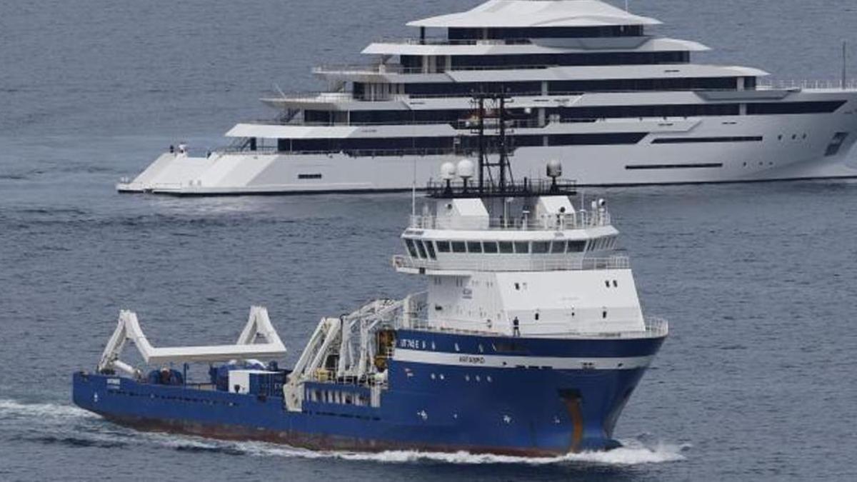 El buque offshore de ACSM Ártabro a su llegada al cargadero de Rande.