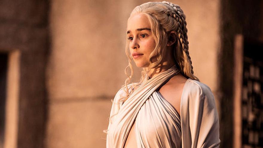 Emilia Clarke interpretando a Daenerys Targaryen