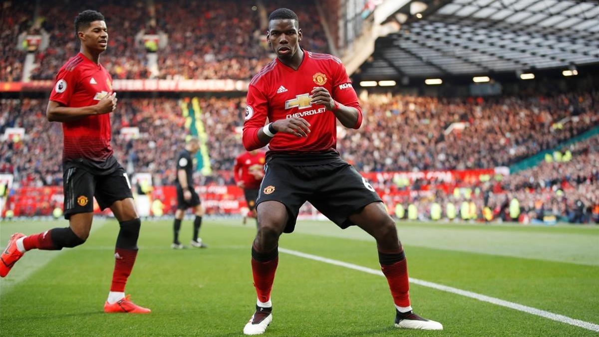 Paul Pogba celebra su segundo gol de penalti al West Ham.