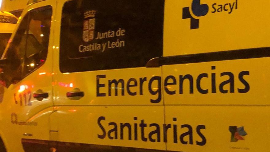 Accidente con cinco heridos bajo el puente de la avenida Cardenal Cisneros en Zamora.