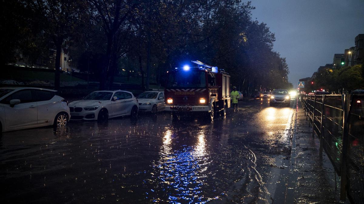 Así estaba avenida Alemania tras la tromba de agua que cayó ayer en Cáceres