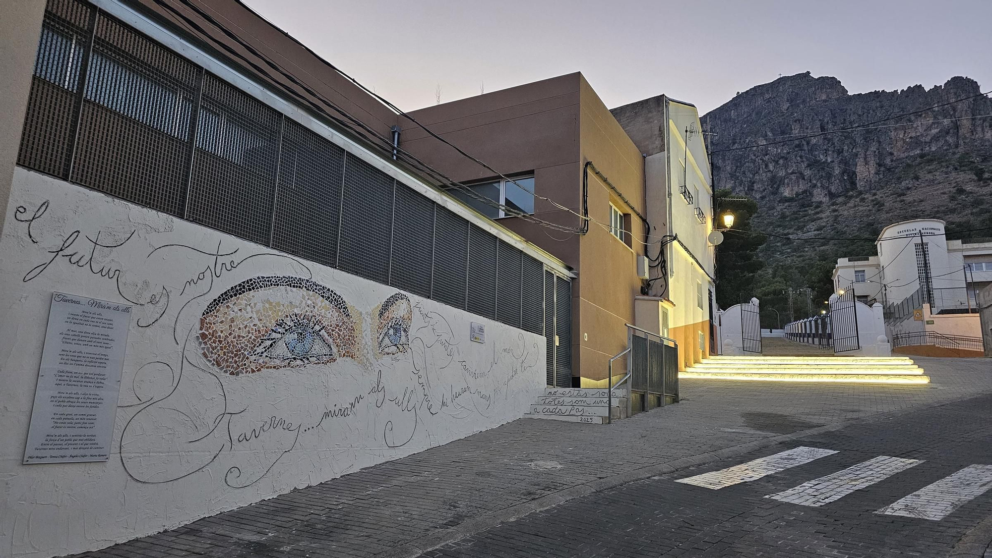 Así es el nuevo mural de Teresa Cháfer en Tavernes de la Valldigna