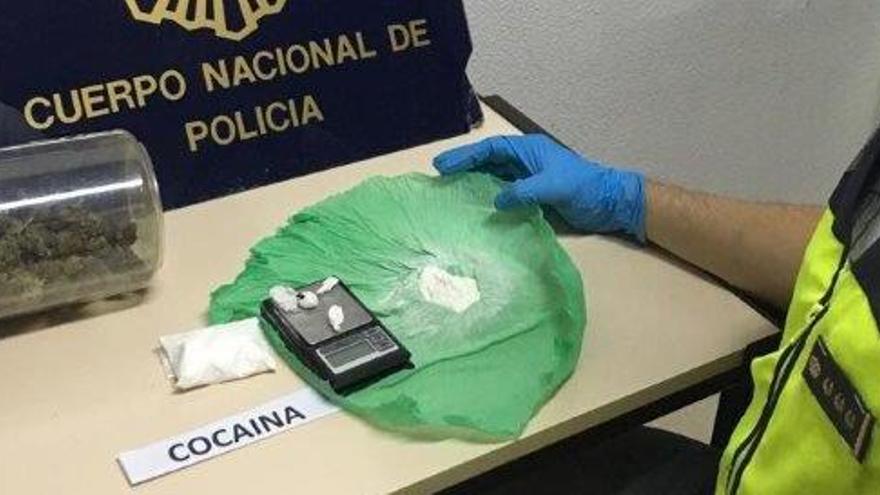 Detienen a un repartidor de comida rápida en Alicante por distribuir droga mientras trabajaba