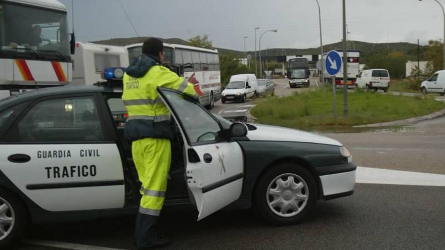 Pillados infraganti cuando robaban en un camión en Torreblanca